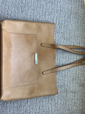 Cuyana classic beige/tan tote with pocket